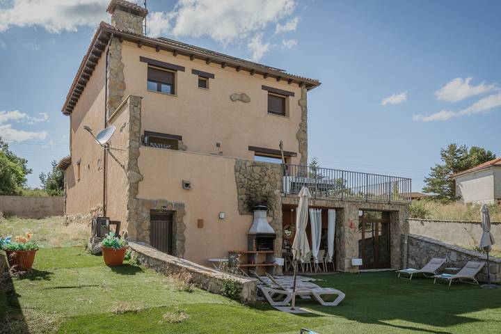 Casa rural para 12 personas, con jardín, Se admiten mascotas en Castilla y León - 3