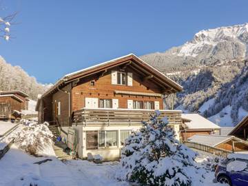 Ferienwohnung für 3 Personen, mit Ausblick und Garten in Lauterbrunnen