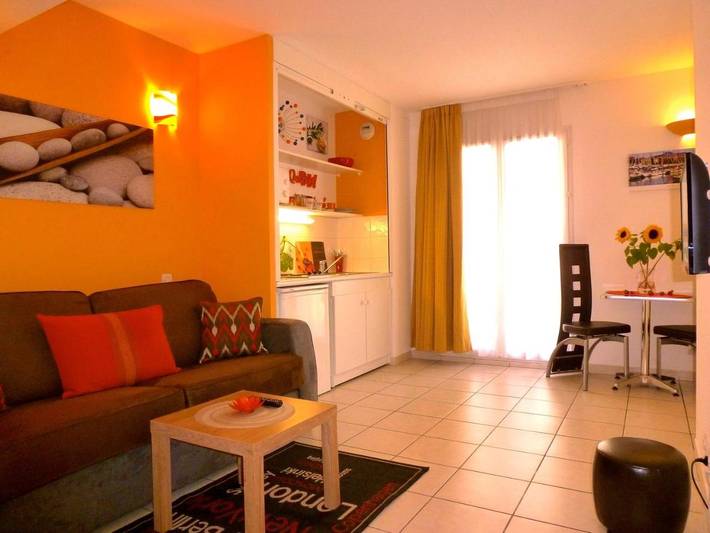 Gîte pour 2 personnes, avec piscine et jardin dans Plage Magnan - 2