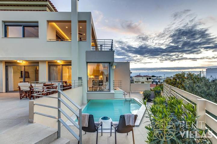 Dom dla 4 osób, z widok i basen oraz balkon w Porto Heli