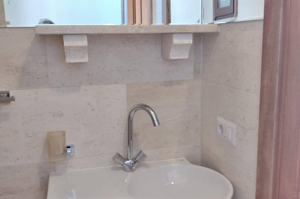 Townhouse Premium: Vista Mare, Terrazza e Centro Storico in Flumini, Posada
