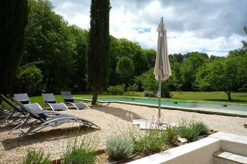 Gîte pour 4 personnes, avec jardin et terrasse à Éguilles