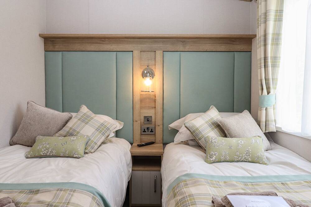 Hazel Lodge, pet friendly, country holiday cottage in Newton Abbot in Newton Abbot, Devon