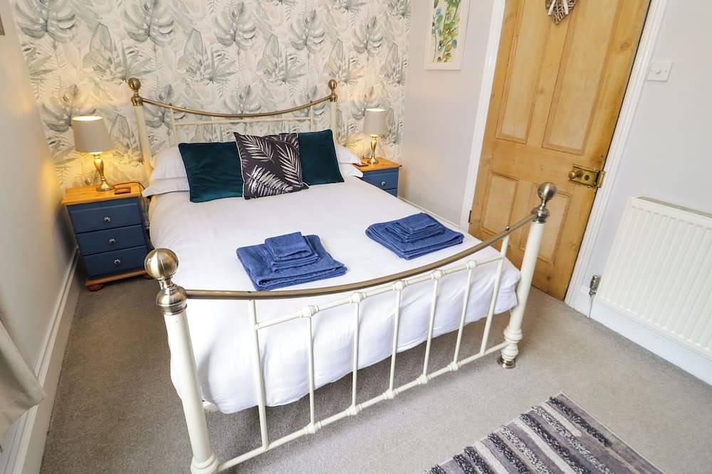 Havens End, pet friendly, character holiday cottage in Conwy in Conwy, Conwy region