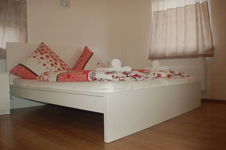 Ferienhaus für 10 Personen, mit Balkon und Garten sowie Sauna in Rieden (Eifel) - 2