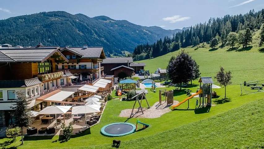 Ferienwohnung für 2 Personen, mit Balkon und Terrasse sowie Garten und Sauna in Radstadt
