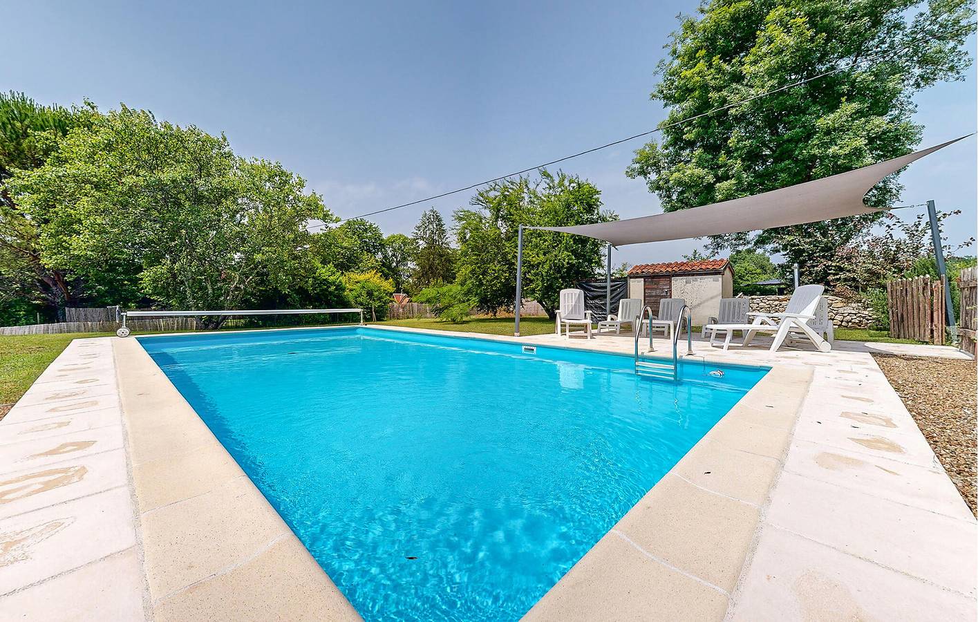 Appartement moderne avec piscine et parking près du centre ville de Monsec in Vieux-Mareuil, Parc naturel régional Périgord-Limousin