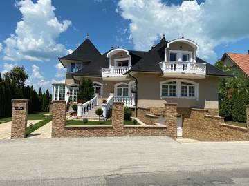 Ferienwohnung für 4 Personen, mit Garten und Terrasse sowie Ausblick und Seeblick in Balatonboglar