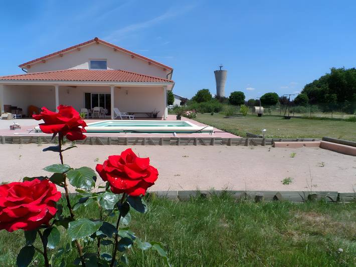 Location de vacances pour 4 personnes, avec jardin à Saint-Germain-Lespinasse