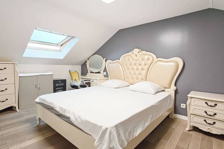 210m² House in Antony for 12 & Parking & Terrace in Antony, Hauts-de-Seine