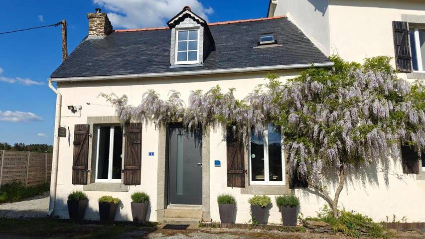Location de vacances pour 4 personnes, avec Terrasse ainsi que Jardin et Vue à Châteauneuf-du-Faou