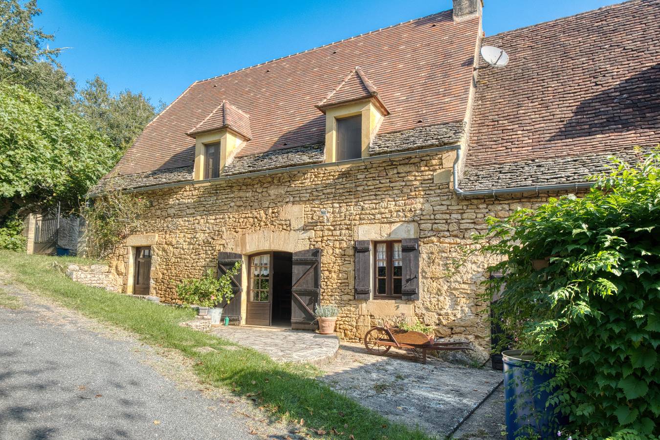 Holiday Home 'Cottage Périgourdin' with Private Pool, Private Terrace and Wi-Fi in Saint-André-d'Allas, Périgord Noir