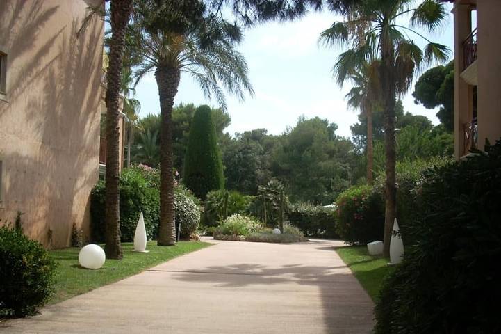 Gîte pour 4 personnes, avec Terrasse ainsi que Jardin et Piscine dans Plage La Badine - 4