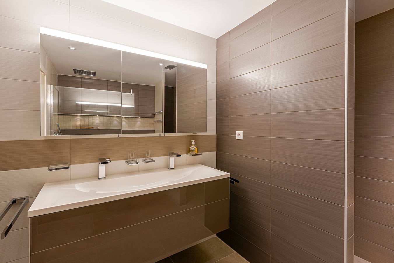 Ganze Wohnung, Ferienwohnung für 6 Personen mit Terrasse in Albitreccia, Ajaccio und Umgebung