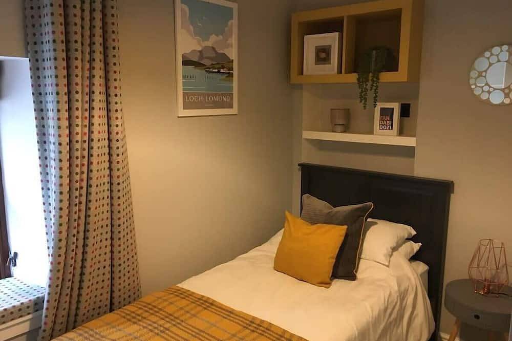 Loch View Roselea Cottage, Luss in Loch Lomond, Argyll & Bute