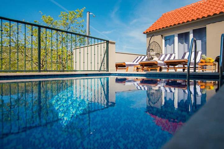 Ferienhaus für 6 Personen, mit Terrasse und Whirlpool