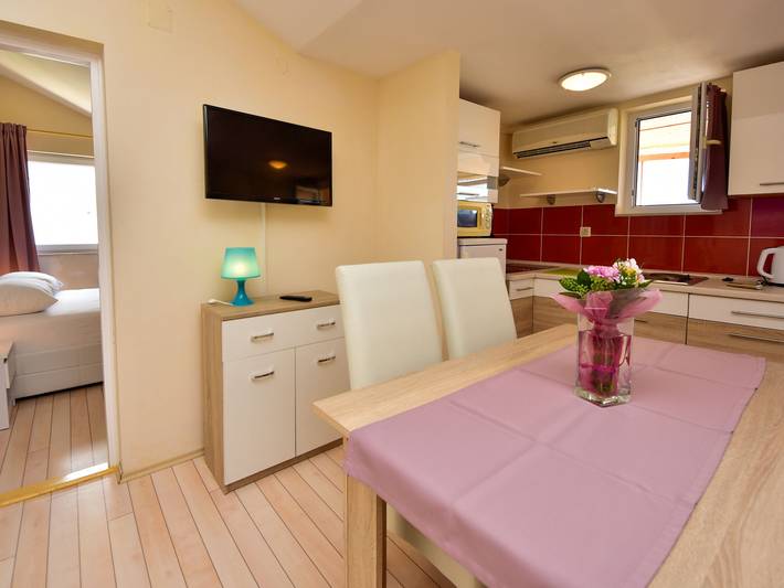 Ferienwohnung für 6 Personen, mit Terrasse und Ausblick auf Pag - 3