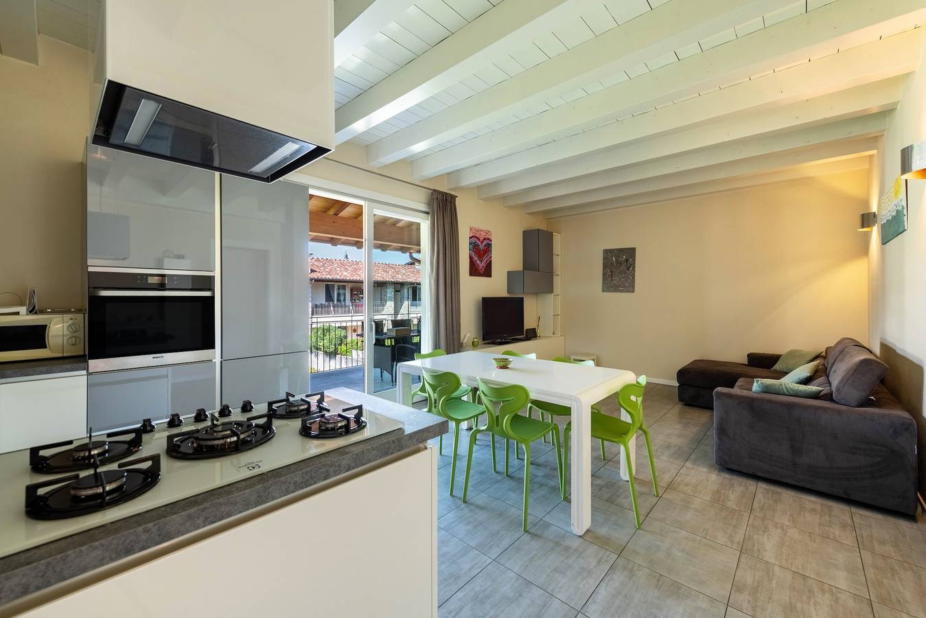 Appartamento intero, Casa Vacanze Raffa con Balcone, Terrazza Coperta & Wi-Fi in Puegnago del Garda, Prealpi Gardesane