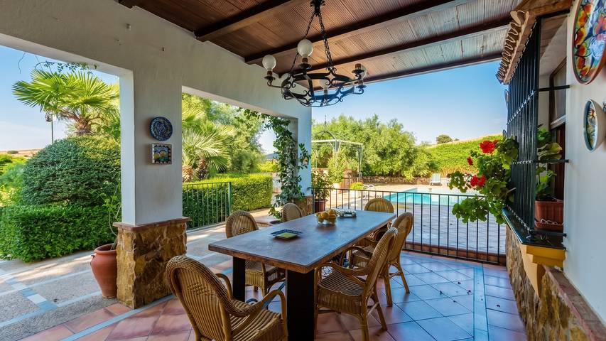 Spacious villa with private pool in Villamartin in Villamartín, White Villages