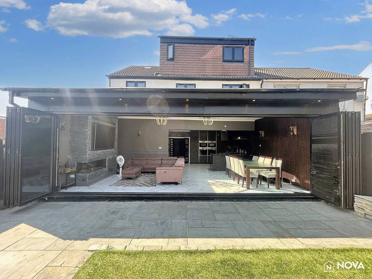 Elegante casa familiar, 2 baños esquineros con jacuzzi… in Luton, Chiltern Hills
