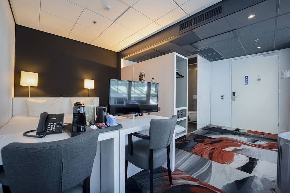 Charming Room Near Castle Ruins with Indoor Pool and Spa in Leiden, Niederländische Nordsee