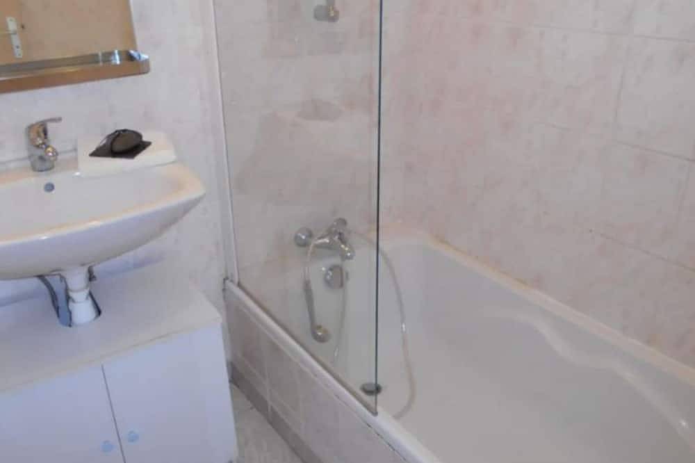 Cozy chalet with terrace in Guillestre in Guillestre, Écrins National Park