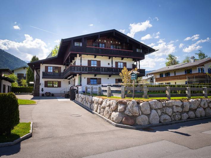 Hütte für 2 Personen, mit Balkon und Balkon/Terrasse, kinderfreundlich im Berchtesgadener Land