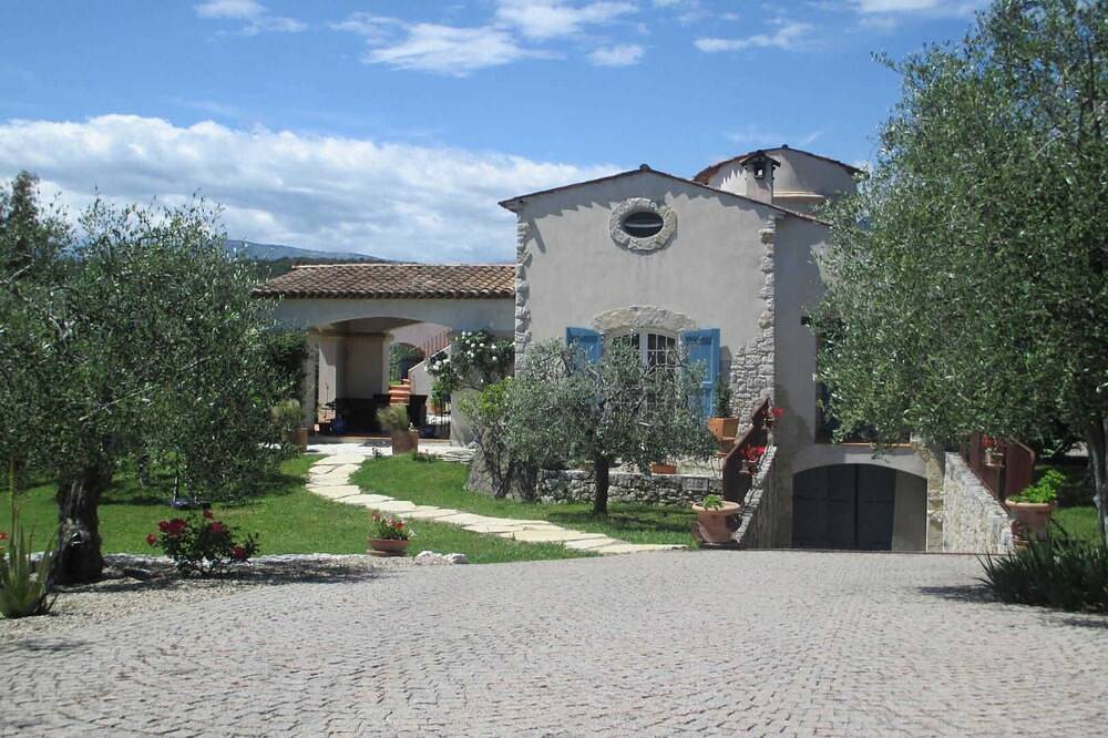 L'Emiliana - Roquefort-les-Pins in Roquefort-les-Pins, Mediterranean Coast (France)