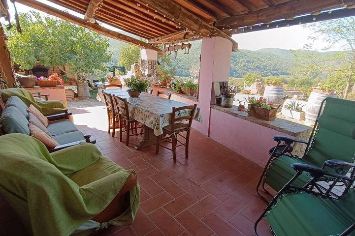 Agriturismo per 5 persone, con giardino e terrazza in Radda in Chianti