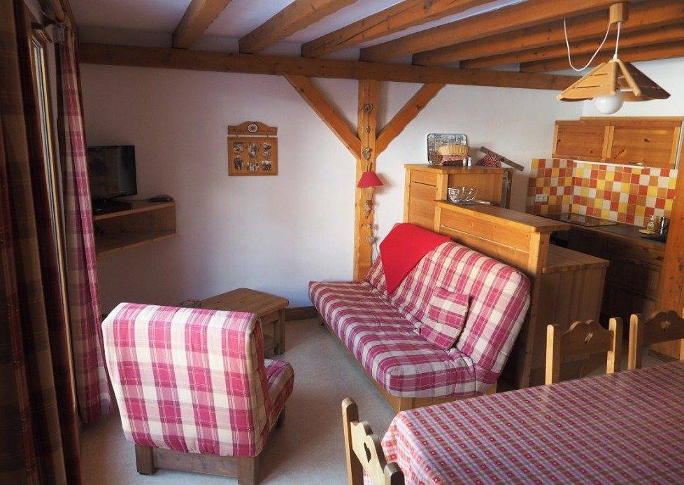 Entire holiday apartment, Les Lanchettes - Individual chalet, peaceful atmosphere with a beautiful view in Valmorel, Les Avanchers-Valmorel