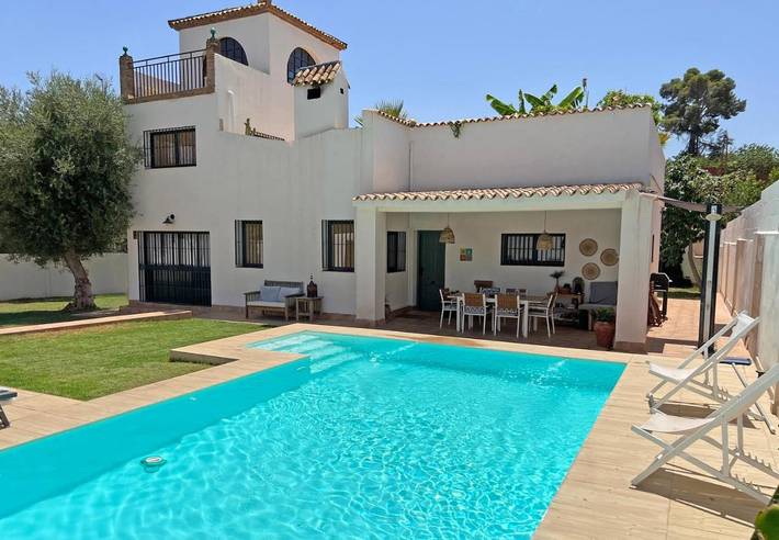 Apartamento para 9 personas, con Terraza además de Jardín y Piscina en Alcalá de Guadaíra