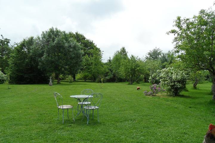 Gîte pour 2 personnes, avec terrasse et jardin à Neuville-sur-Brenne