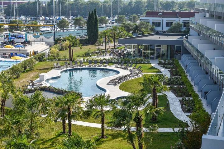 Ferienwohnung für 4 Personen, mit Whirlpool und Terrasse sowie Garten und Pool in Marano Lagunare