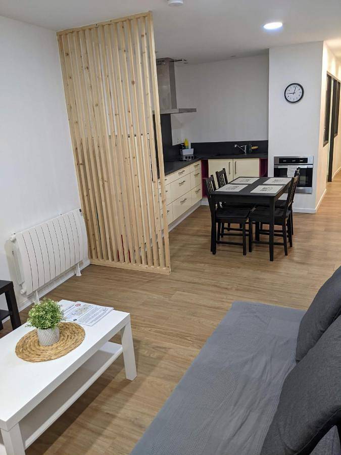 Appartement entier, Studio Apartment in Malestroit, Région de Vannes