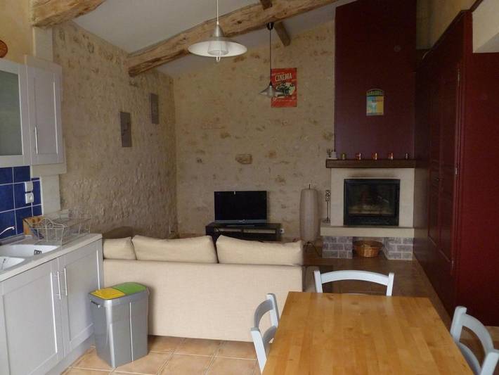 Location de vacances pour 4 personnes, avec vue ainsi que terrasse et jardin à Saint-Germain-de-Lusignan - 2