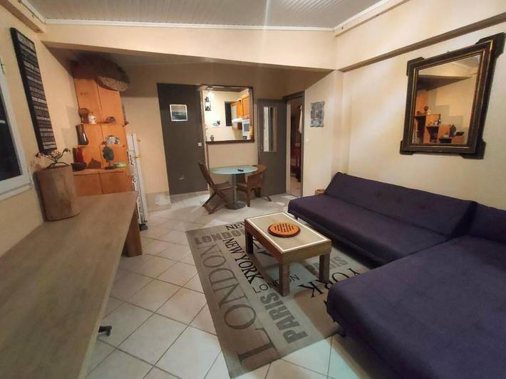 Location de vacances pour 3 personnes, avec jardin ainsi que jacuzzi et piscine à Petit-Bourg