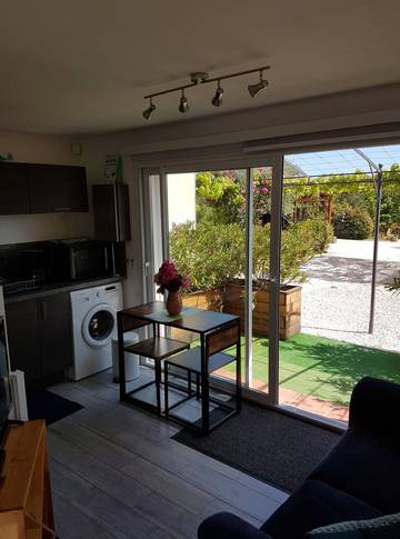 Gîte pour 2 personnes, avec jardin et terrasse à Camps-la-Source