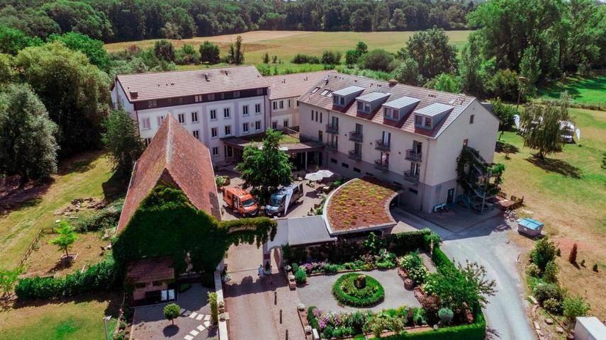 Hotel für 3 Personen, mit Terrasse und Garten in Zeiskam