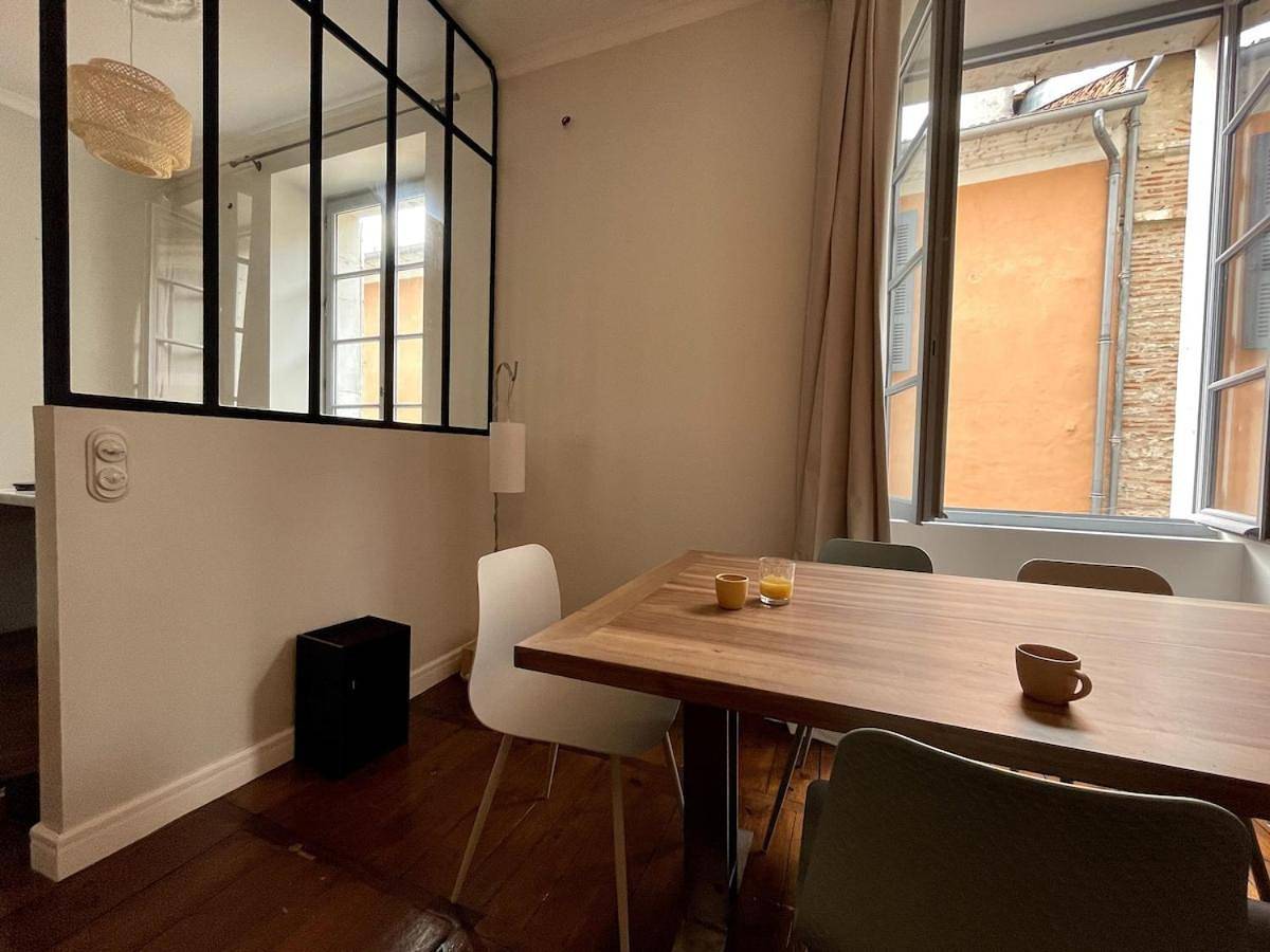 Appartement entier, One-Bedroom Apartment in Cahors, Quercy