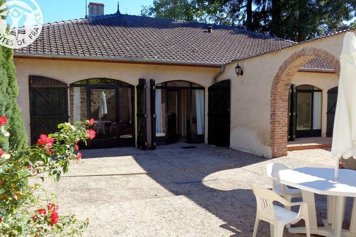 Gîte pour 5 personnes, avec jardin et piscine à Saint-Haon-le-Vieux