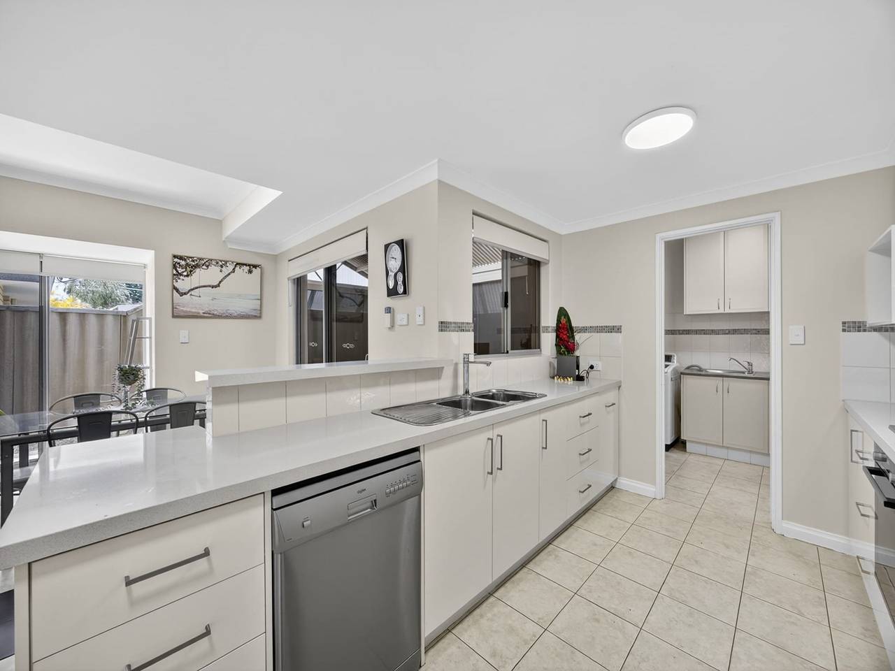 Entire apartment, 3-Bedroom Escape with Outdoor Living Area in Mandurah, Western Australia