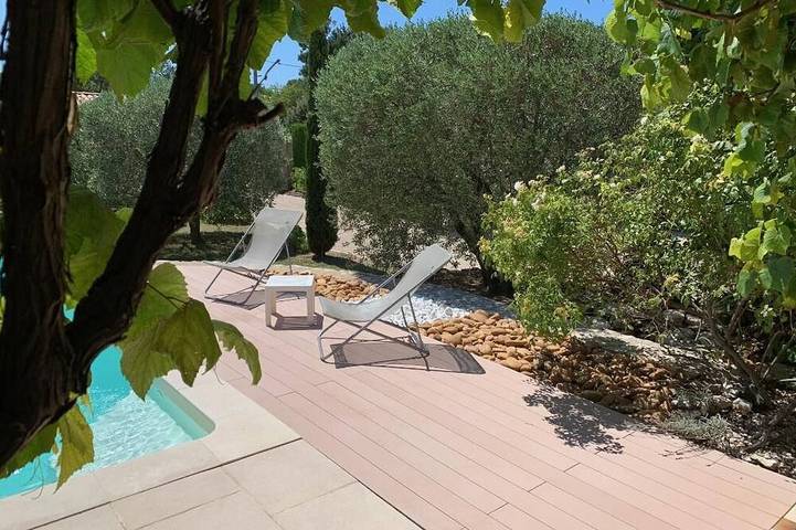 Location de vacances pour 6 personnes, avec terrasse et jardin à Lirac