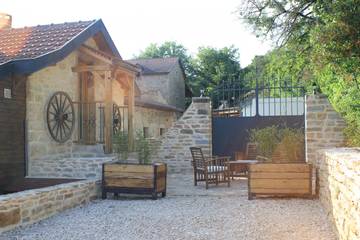 Location de vacances pour 12 personnes, avec terrasse et jardin dans Côte-d'Or