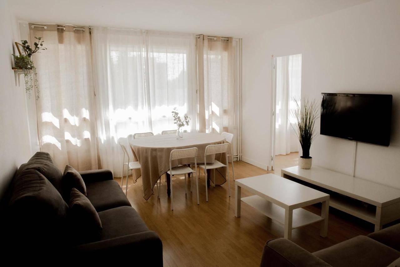 Appartement entier, Belle appartement lumineux -Tram au pied de l'immeuble - in Hérouville-Saint-Clair, Région de Caen