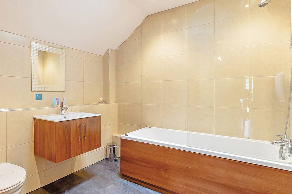 Cobbett Traditional Premier in Tilford, Surrey