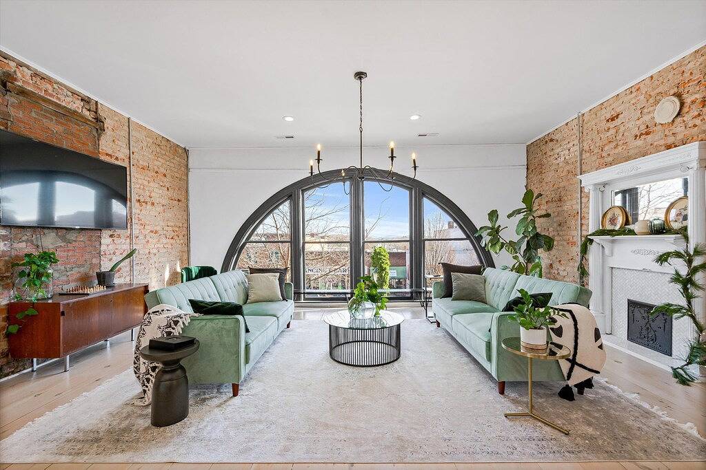 Ganze Wohnung, The Demi-Lune. An urban space with small town charm! in Hendersonville, Henderson County (NC)