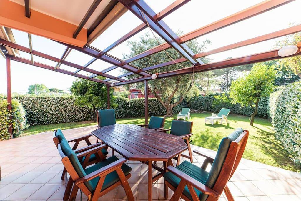 Villa vicino al mare in Fiumicino, Provincia di Roma
