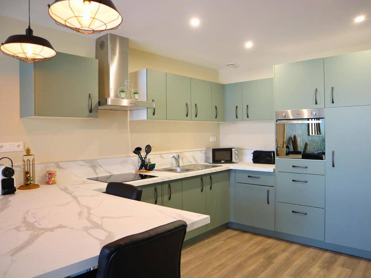 Appartement entier, Escapade Tropicale - Cuisine équipée, terrasse privée in Bourbourg, Région de Dunkerque