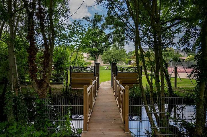 Gîte pour 10 personnes, avec jardin ainsi que piscine et terrasse à Arçais - 3