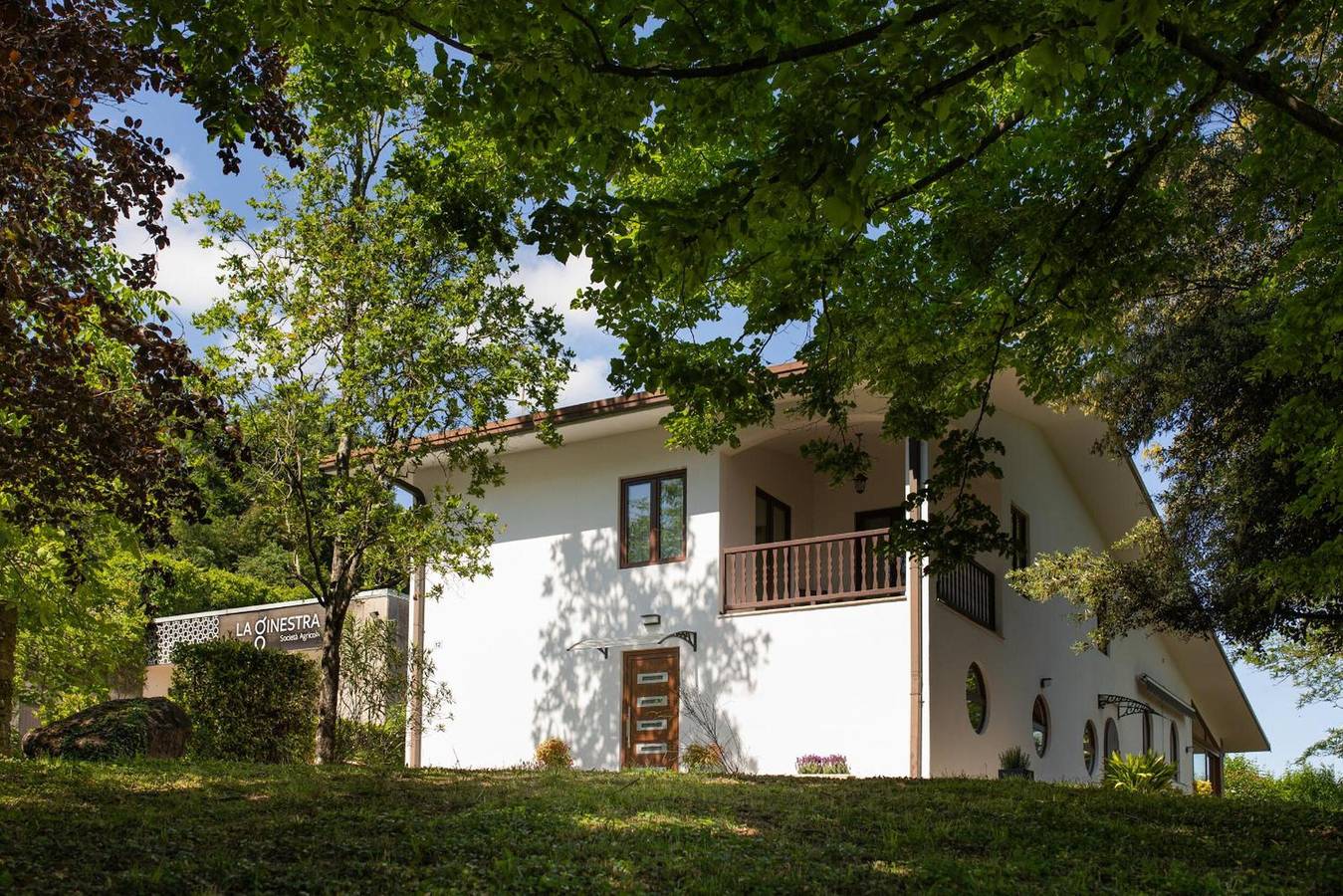 Apartment 'La Ginestra - Double Room' with Shared Garden, Wi-Fi and Air Conditioning in Mossa, Carso